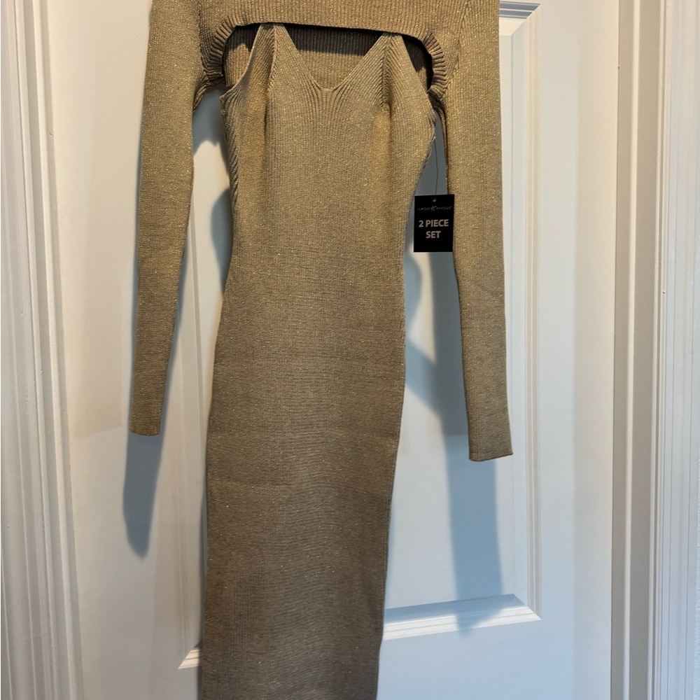 Chic Gold Knit Midi Dress